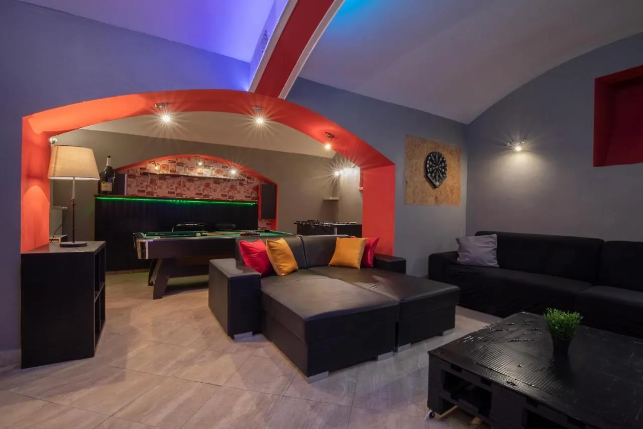 Party Underground With Pooltable Apartment Prague